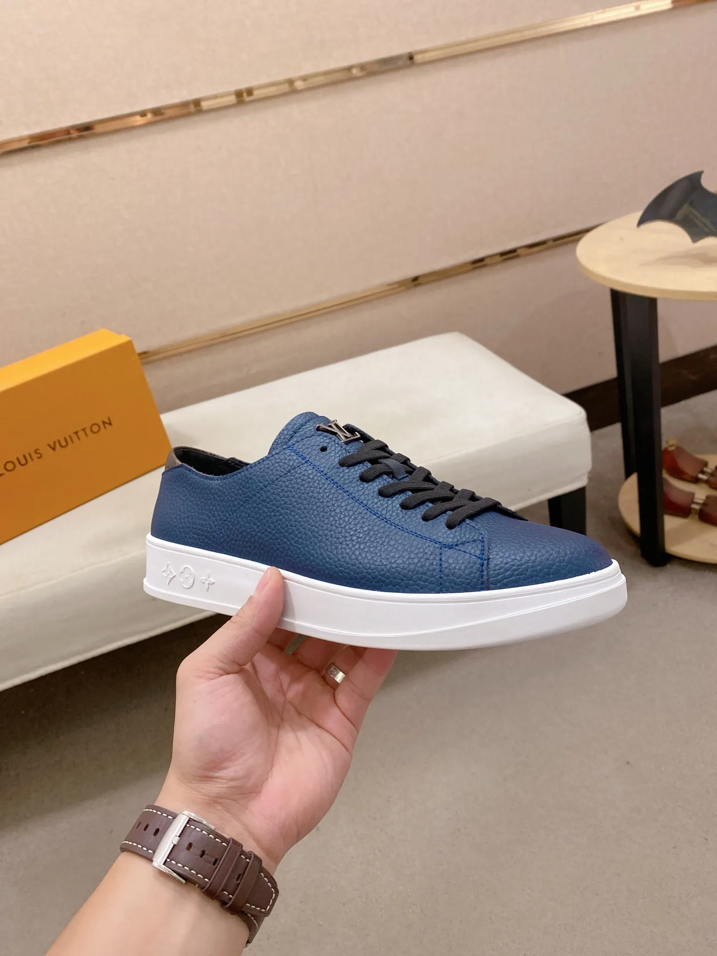 Men's shoes💰 440💰louis vuitton (Louis Vuitton/lv) top 🔍🔍 new models are on sale at the same time at the counter. The upper 🇮🇹 is imported from Italy first-layer cowhide, and the lining is fully imported sheepskin 💪💪, completely 1⃣️ to 1 ⃣️Re-engraved🇮🇹💪💪, ⚠Sole: The original sole is specially provided by the original factory, the exclusive movable molded sole is super comfortable, ⚠The original factory follows the order, 🔍🔍high quality, you can enter and exit the counter at will, welcome to compare⚠. Code number:38-44